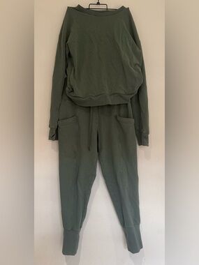 All in Motion Olive Green Cozy Jogger Set Top Size X-Small / Pant Size Small